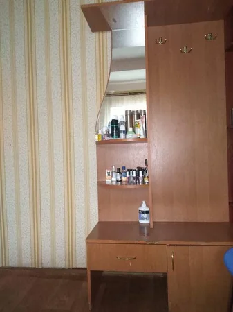 Прихожая, имеется вешалка и шкаф - Канев, Черкасская область