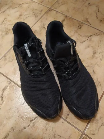 Продам оригінальні кросівки Adidas розмір 40 - Свалява, Закарпатская область