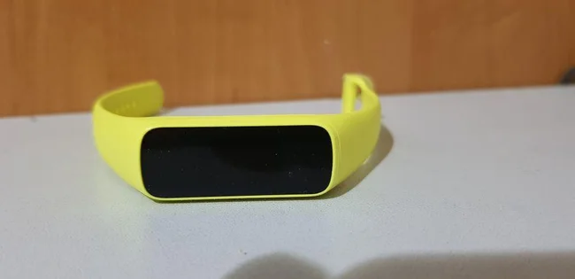 Фитнес-браслет Samsung Galaxy FitE Yellow - Киев, Киевская область